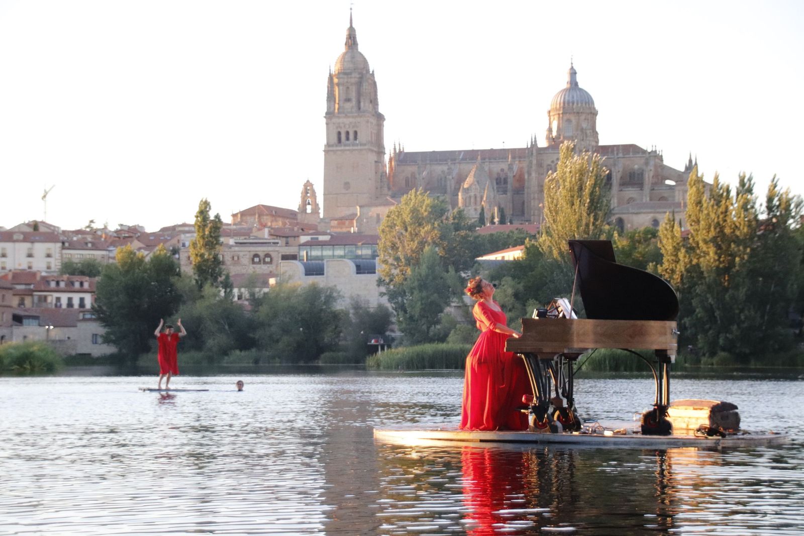 Espectáculo ‘Flota idónea. El piano flotante’ Espectáculo ‘Flota idónea. El piano flotante’