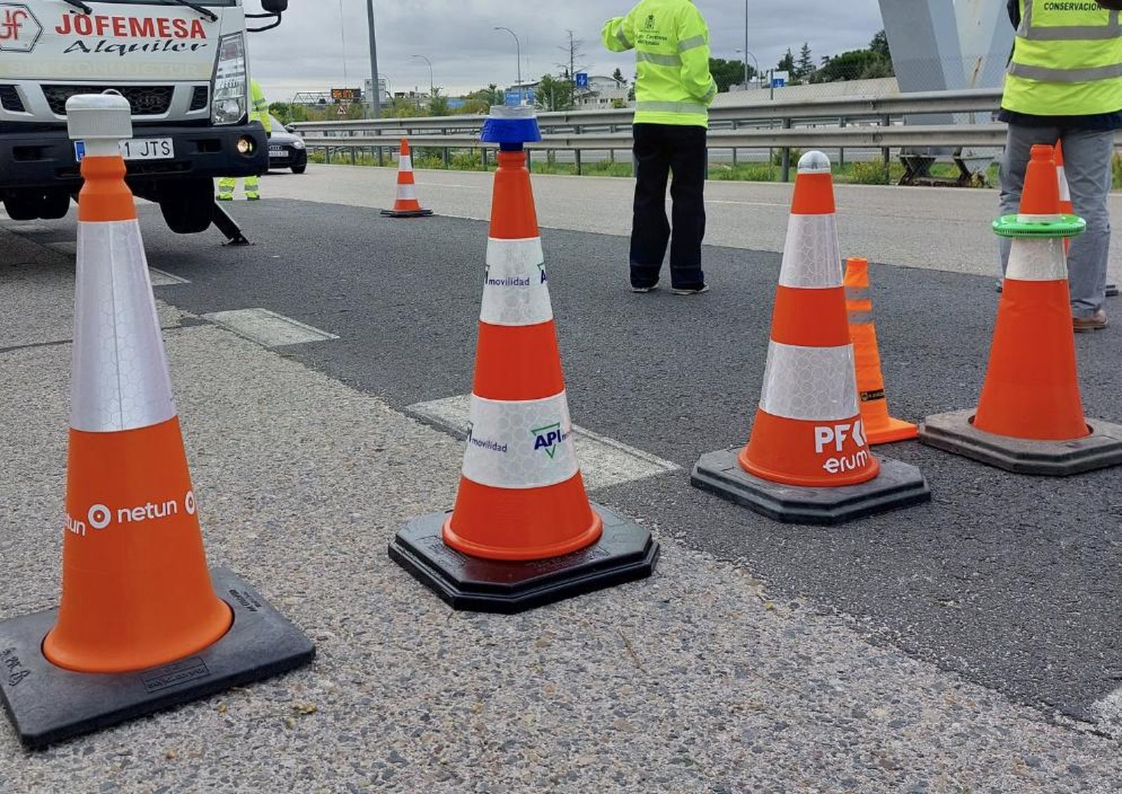 Imagen de archivo. Conos DGT