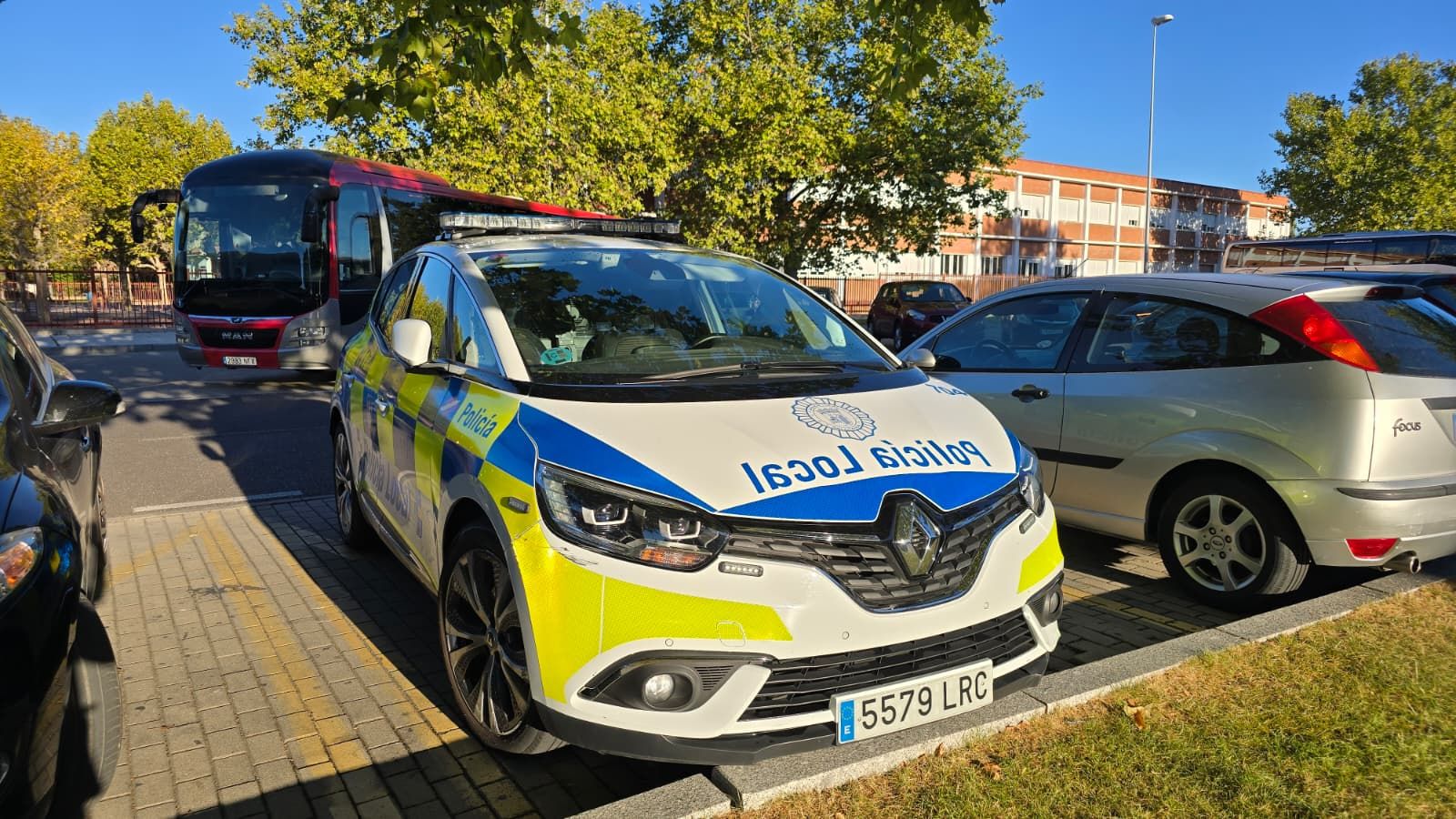 Realizan varias pintadas y ponen silicona en edificos públicos en protesta por Gaza