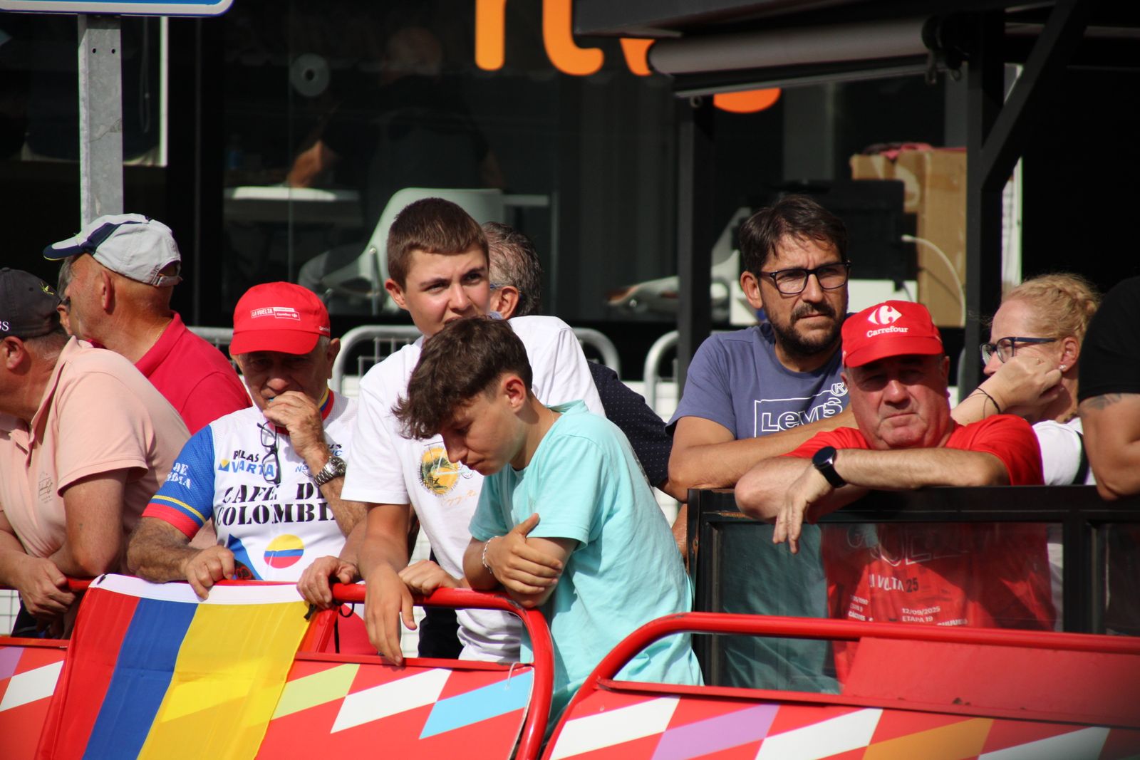 La Vuelta llega a Guijuelo y Philipsen se lleva el esprint