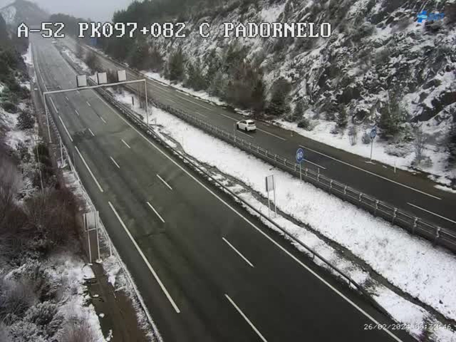 La nieve condiciona la circulación en varios tramos de carretera de Zamora La nieve condiciona la circulación en varios tramos de carretera de Zamora