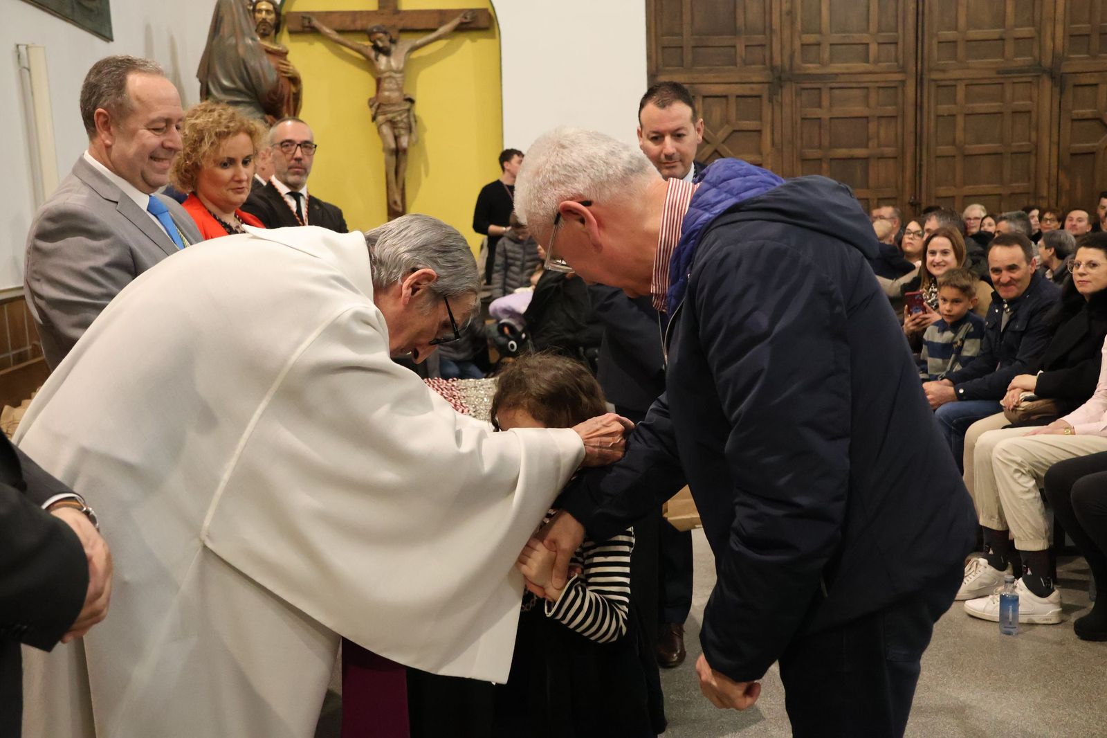 Entrada de nuevos hermanos de la Hermandad de Jesús en Su Tercera Caída (18).JPG