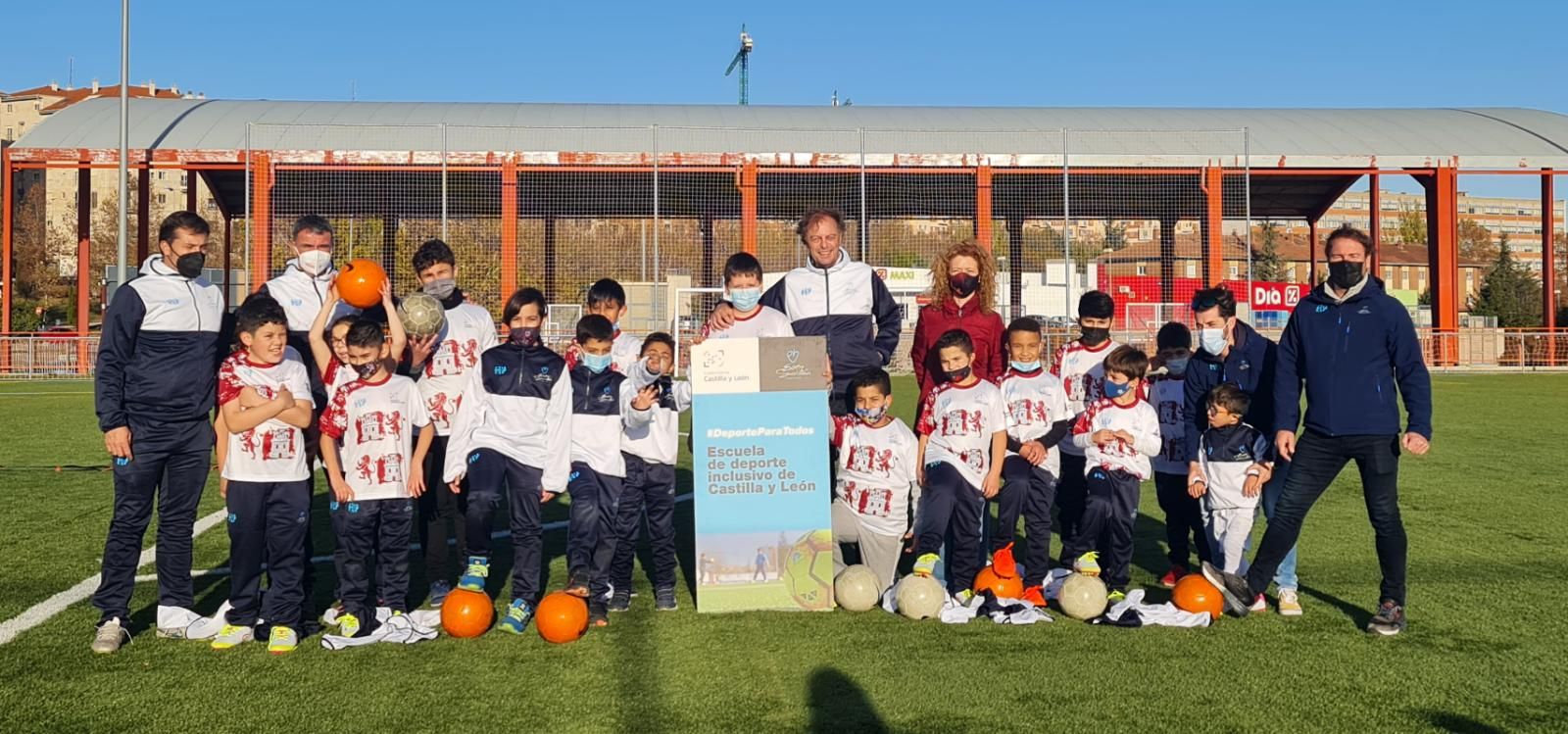 La Escuela de Deporte Inclusivo de Castilla y León en Salamanca arranca con una veintena de participantes y plazas libres.
