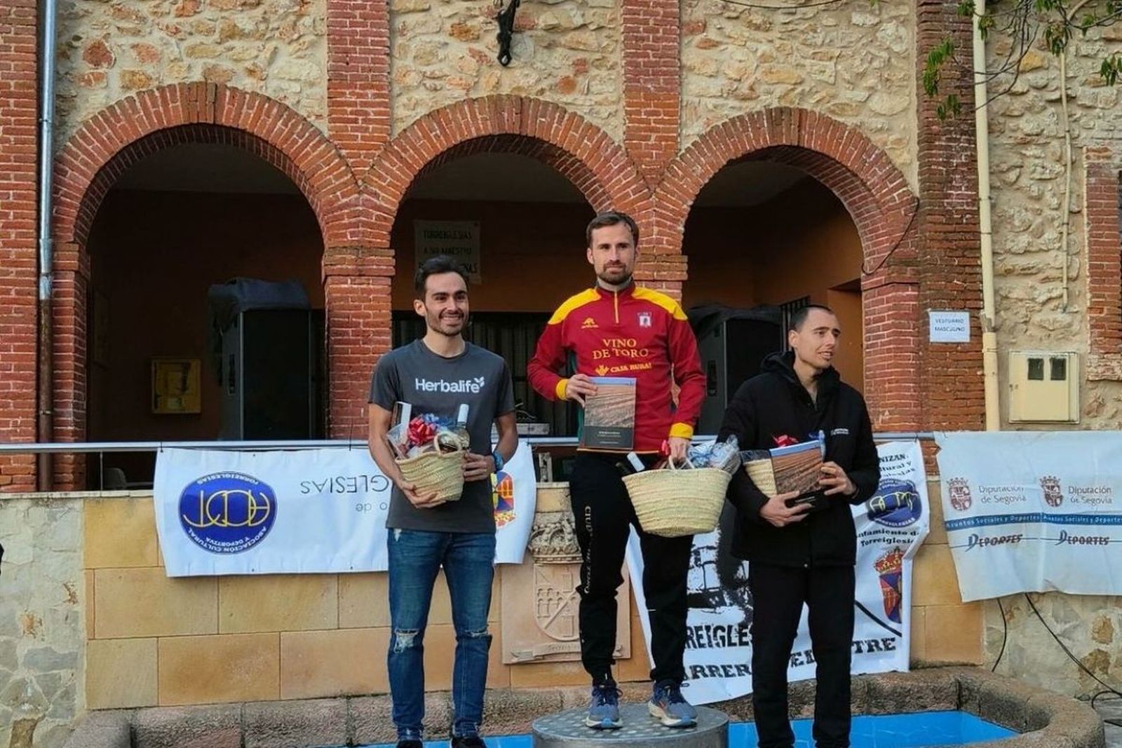 Vino Toro Caja Rural