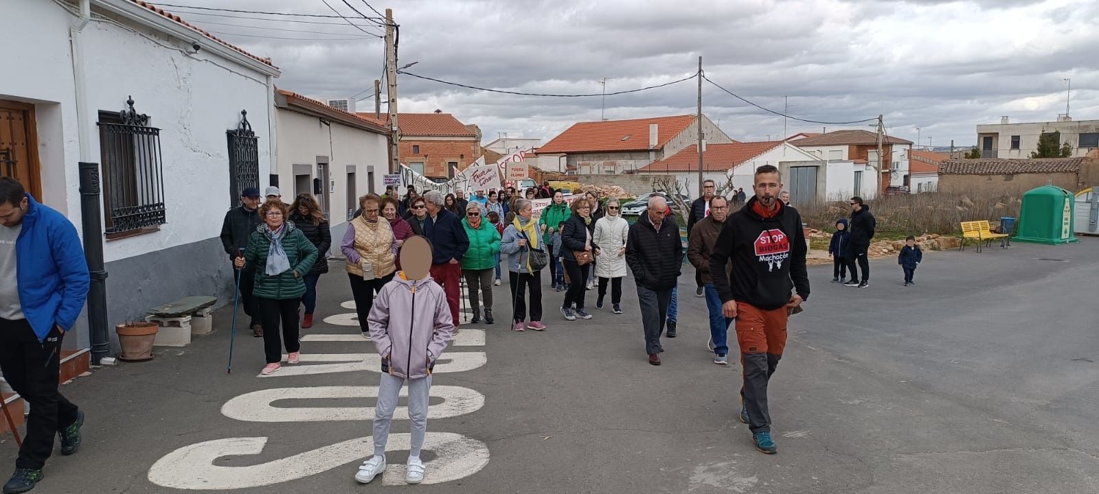 Vecinos de Machacón protestan contra la planta de biometano avalada por el Ayuntamiento realizando una caminata Vecinos de Machacón protestan contra la planta de biometano avalada por el Ayuntamiento realizando una caminata