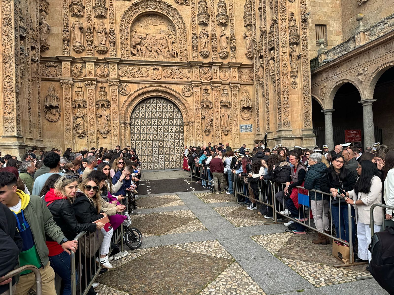 ambiente-procesion-cofradia-penitencial-del-rosario-2