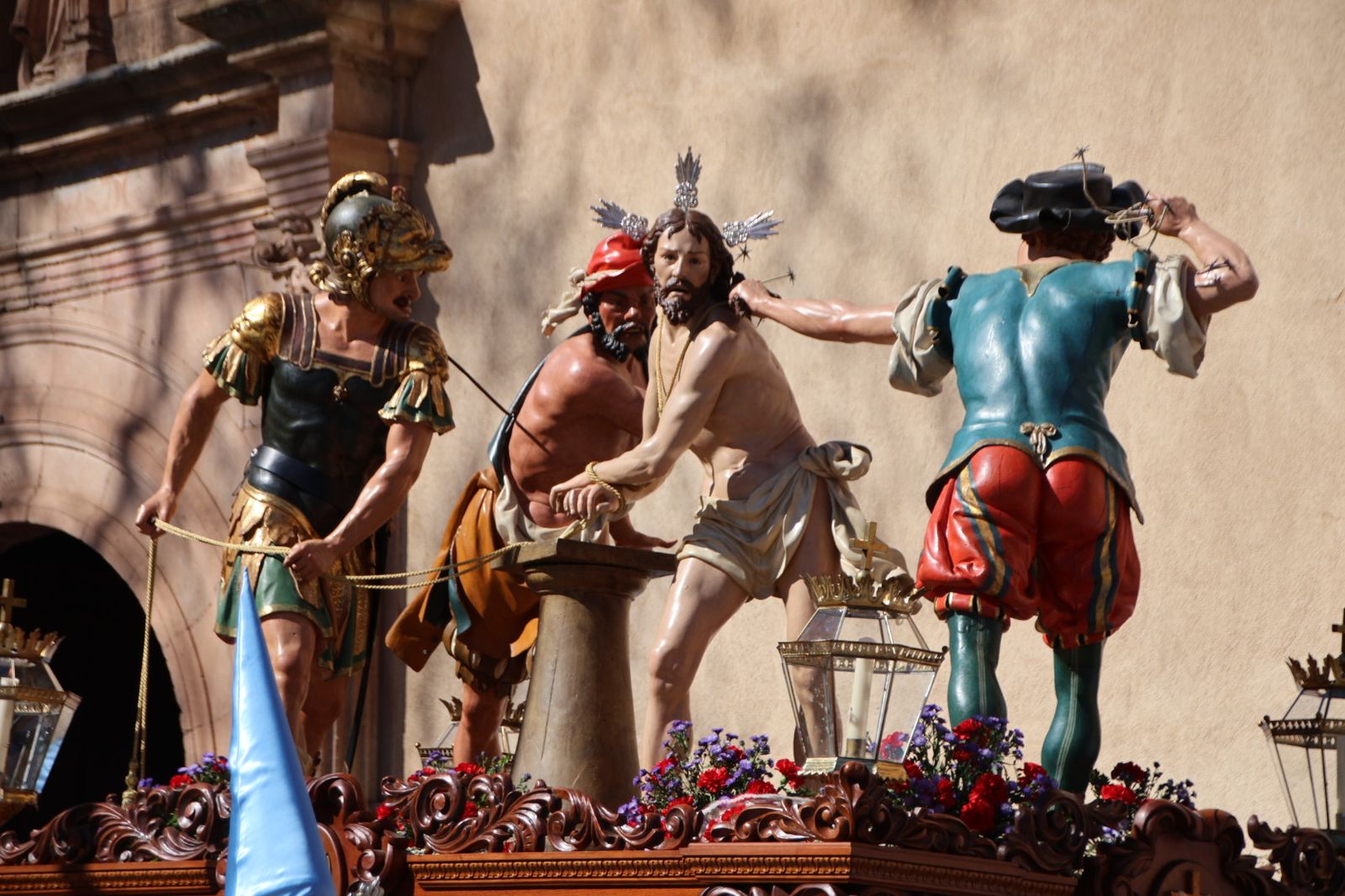 La devoción por el Santo Entierro llena de fe y pasión las calles de Salamanca