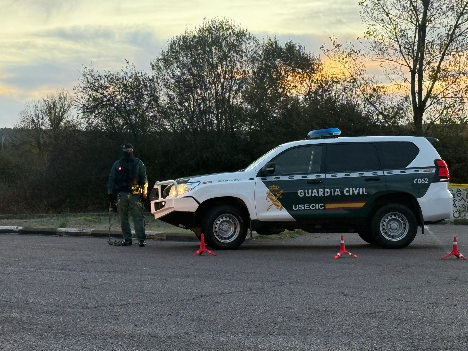 Así trabaja el operativo coordinado de Guardia Civil y PSP que fiscaliza el paso de armas de fuego