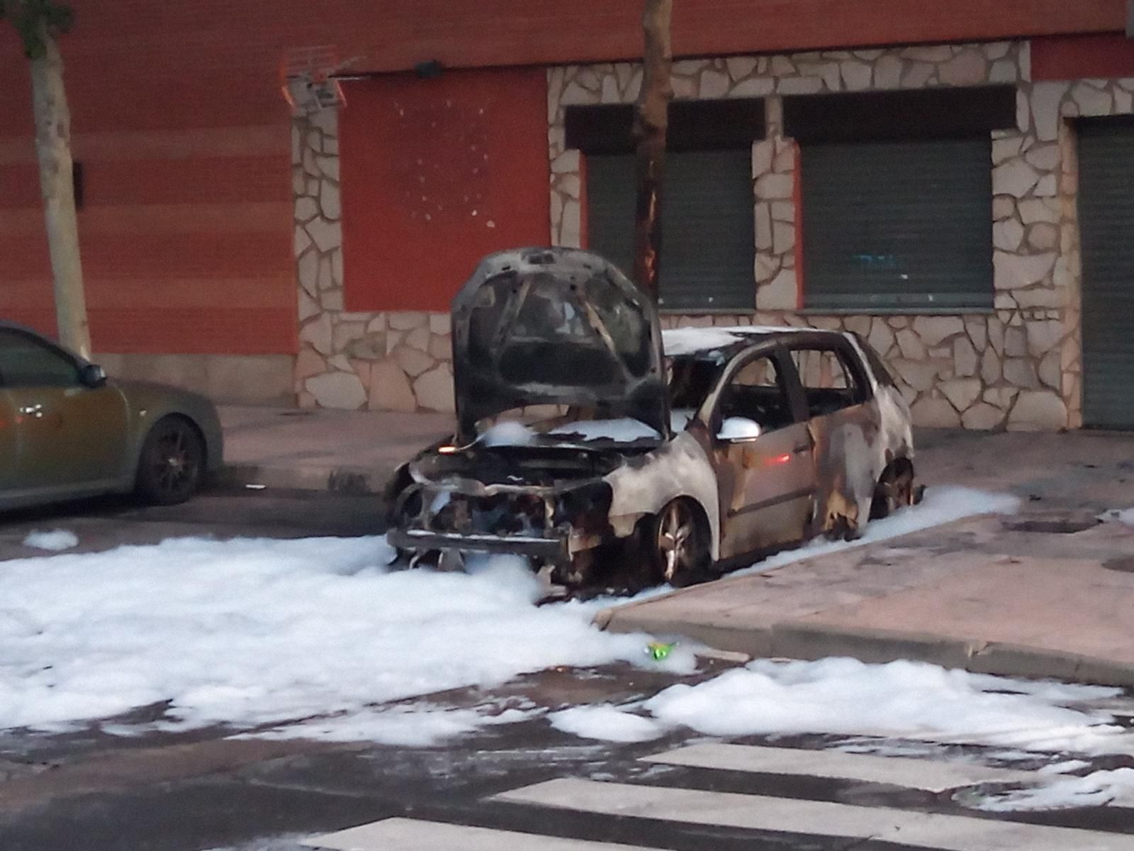 Arde un vehículo en El Zurguén