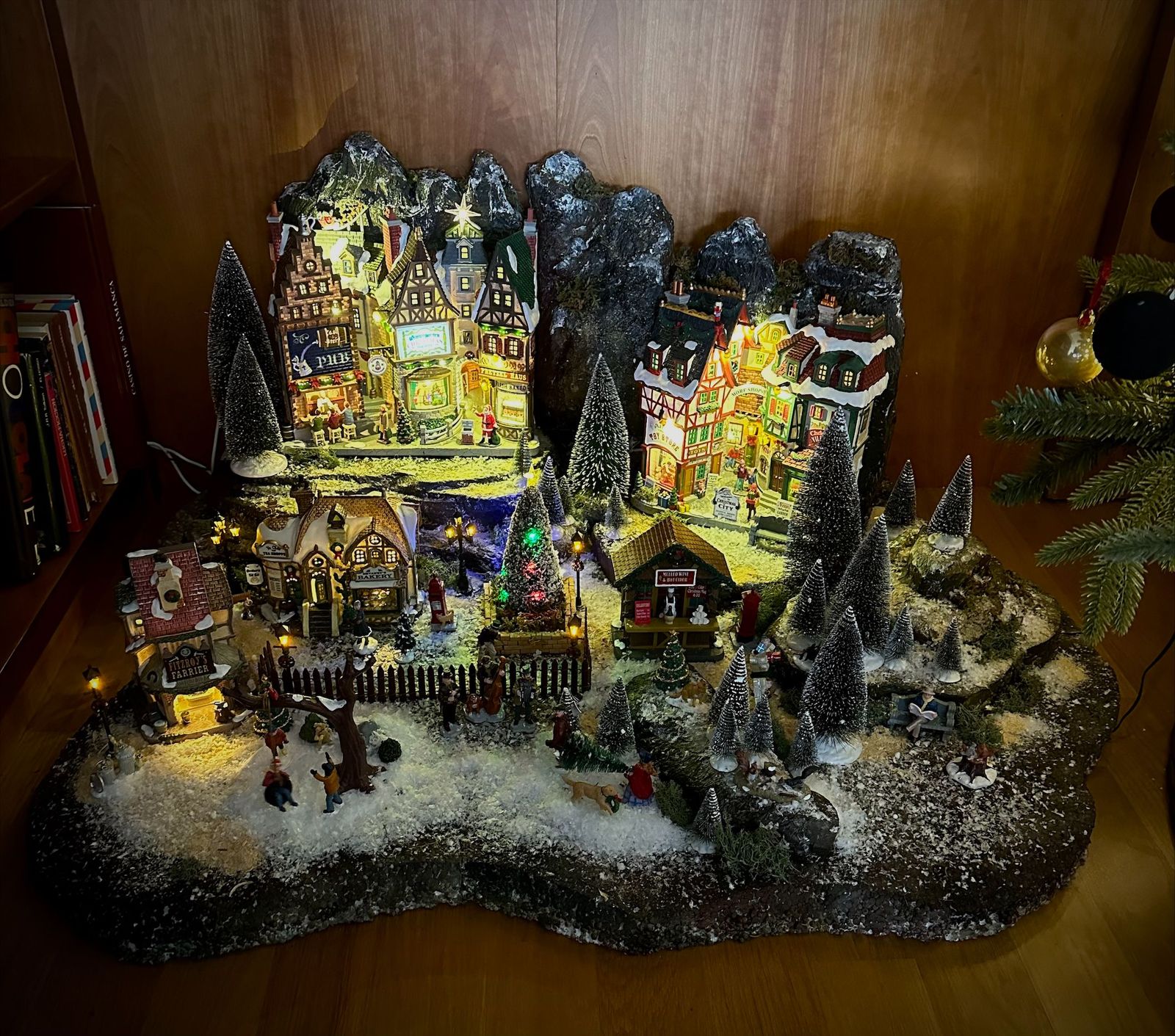 j-a-r-g-decoracion-navidena-en-una-vivienda-situada-en-la-calle-jose-luis-sert-en-aldeatejada-1