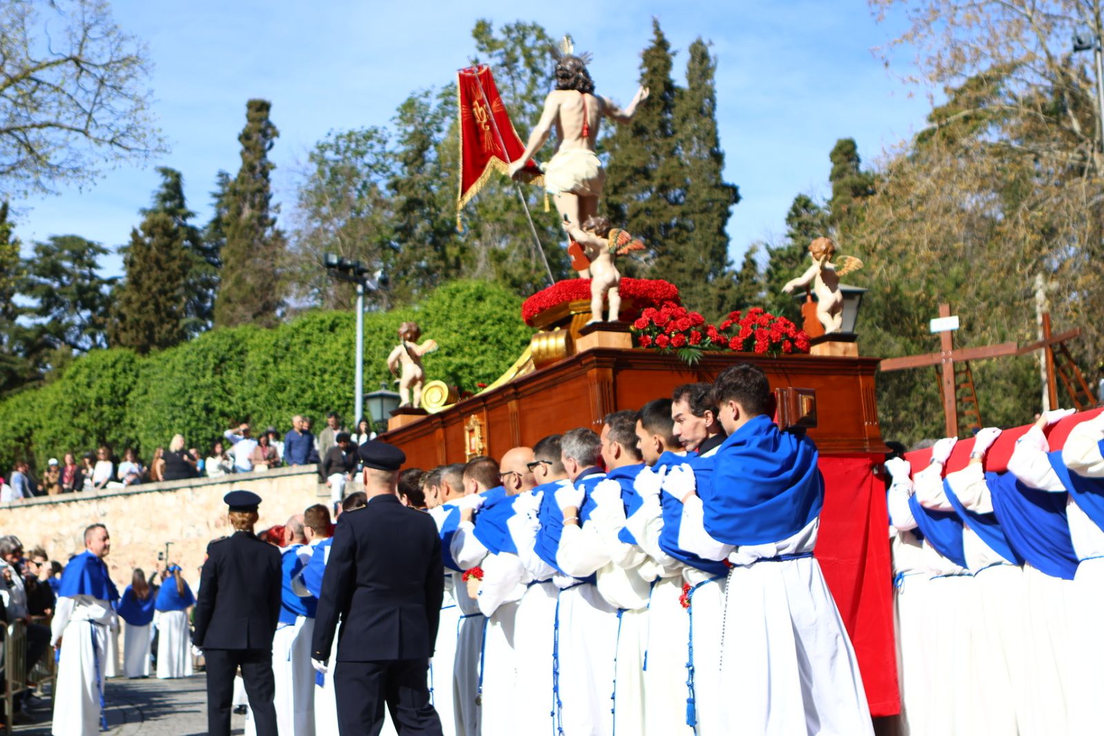 Procesión del encuentro de Nuestra Señora de la Alegría y Jesús Resucitado en el Domingo de Resurrección en Salamanca
