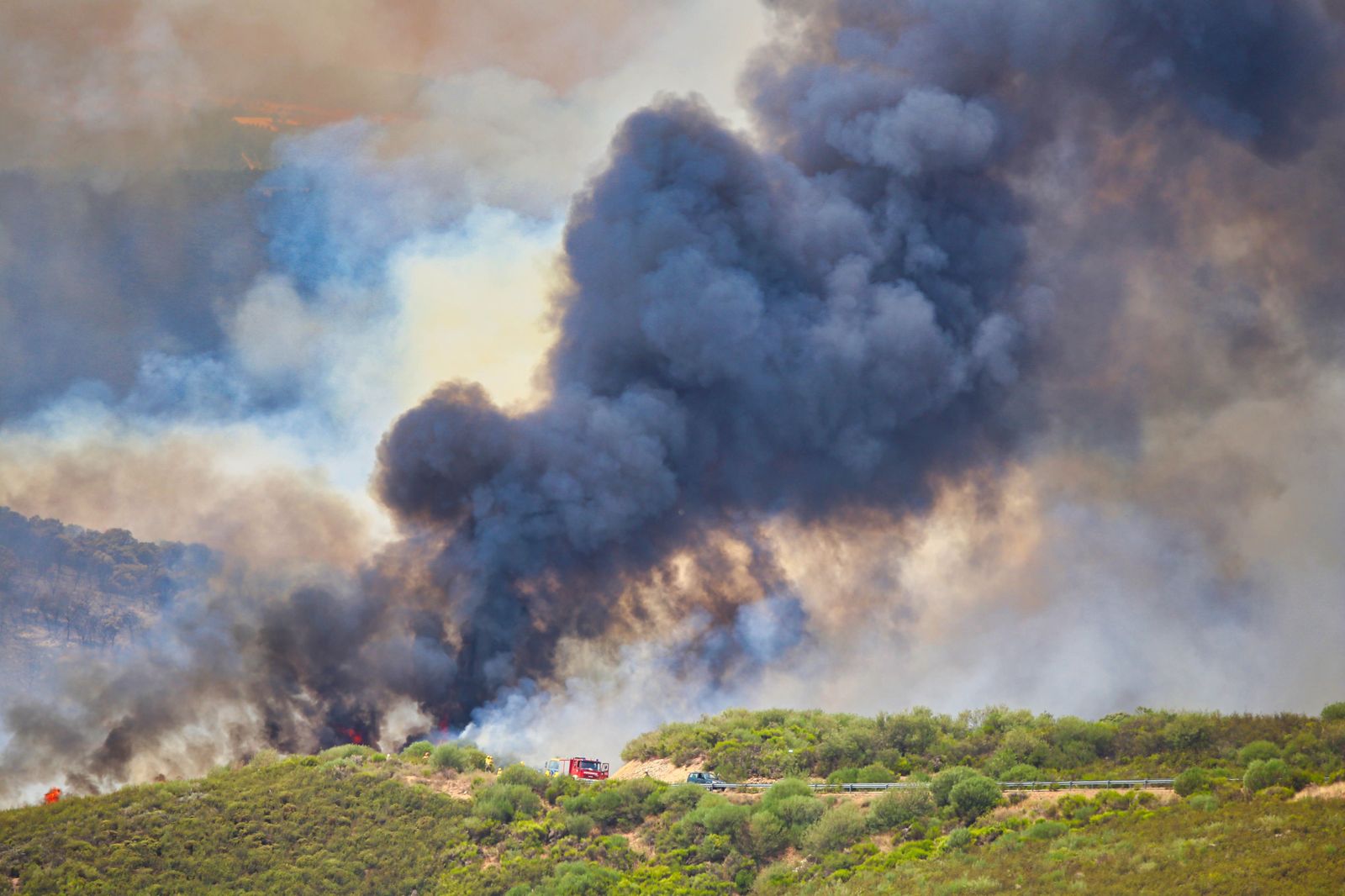 J.L. Leal  ICAL . Incendio en Figueruela de Arriba, en la Sierra de la Culebra. Archivo