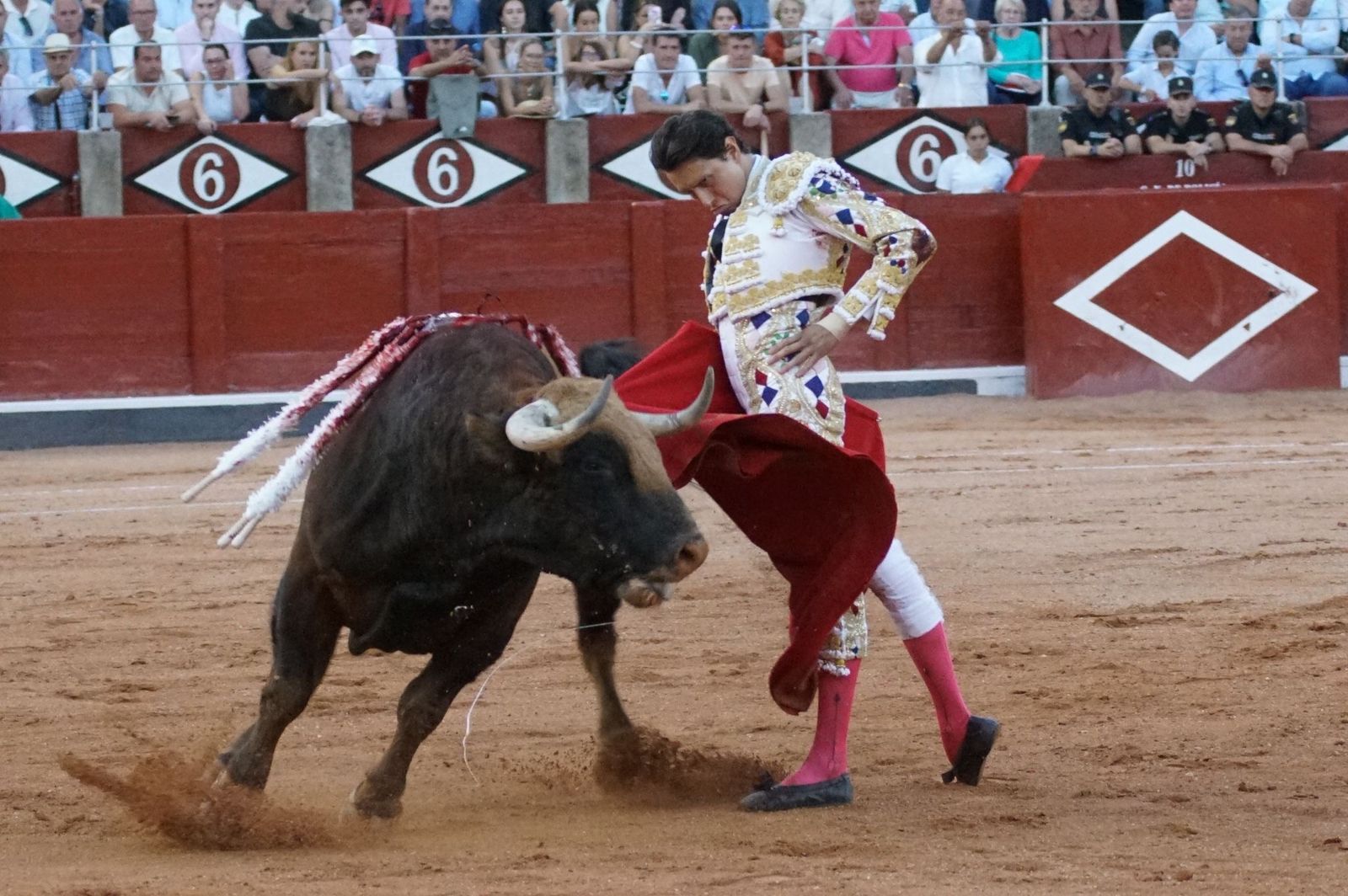 Emilio de Justo, Juan Ortega y Roca Rey inauguran el cartel de figuras en la feria de Salamanca: la corrida de Garcigrande en imágenes