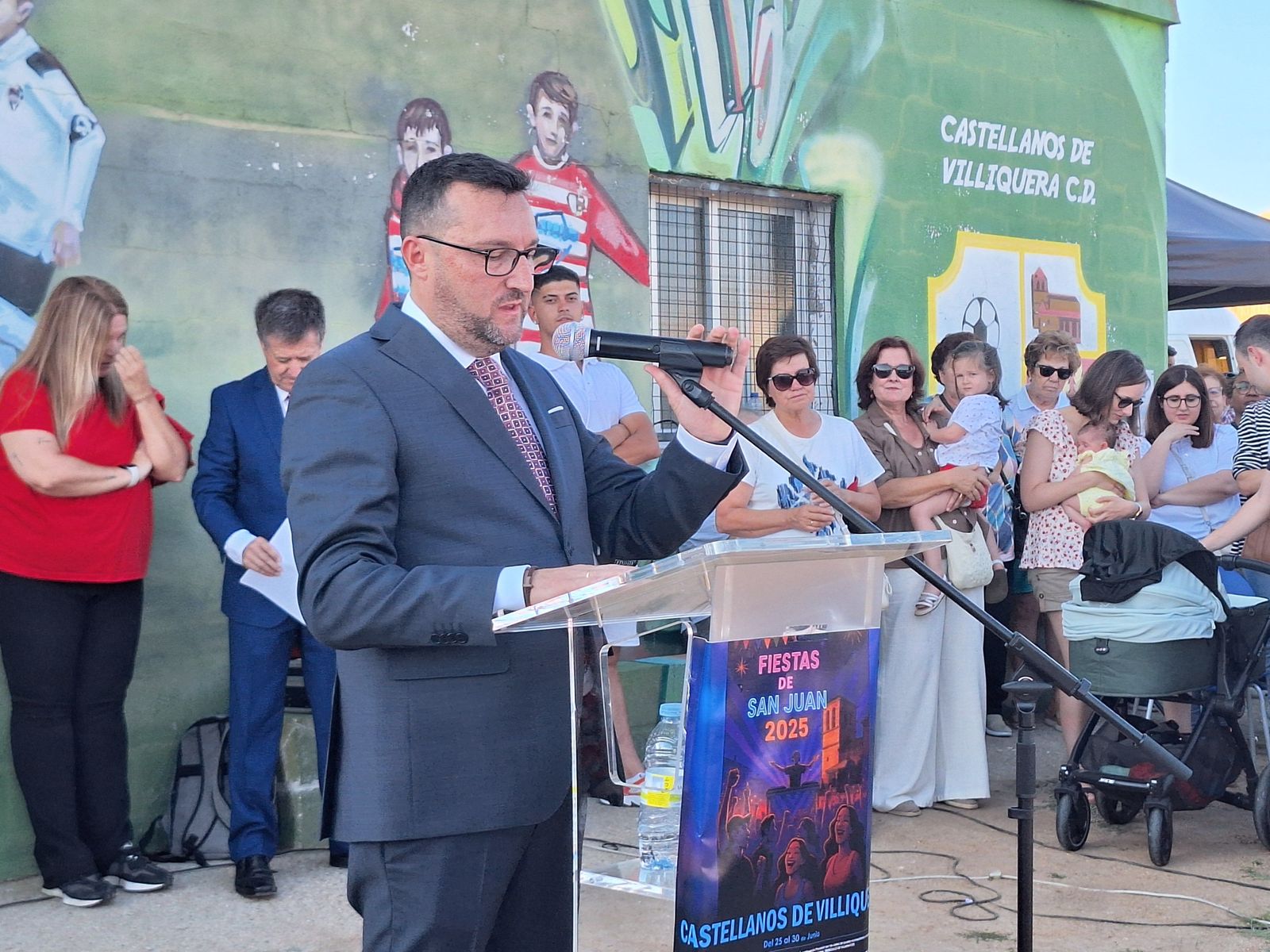 El campo de Castellanos de Villiquera pasa a llamarse Marcelino Valle