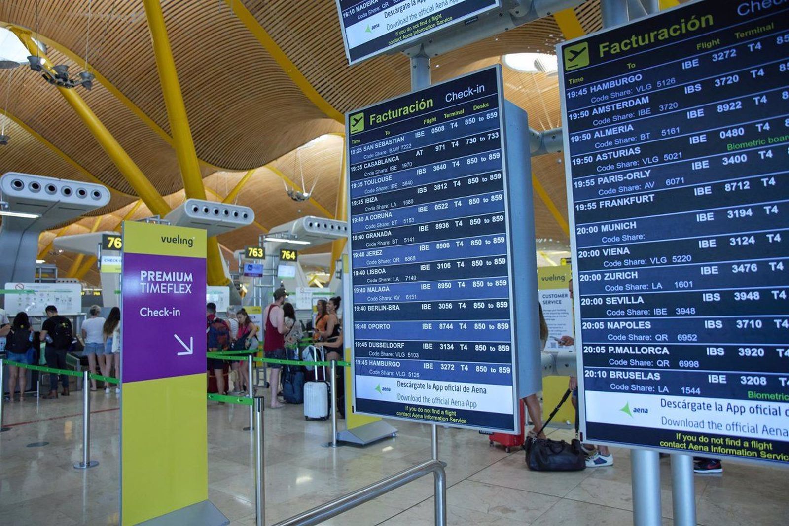 paneles aeropuerto barajas- europapress