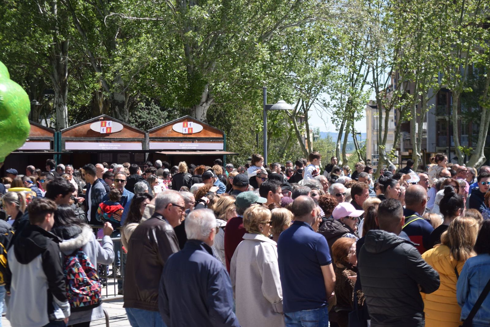 actuacion-dona-urraca-en-la-marina-30