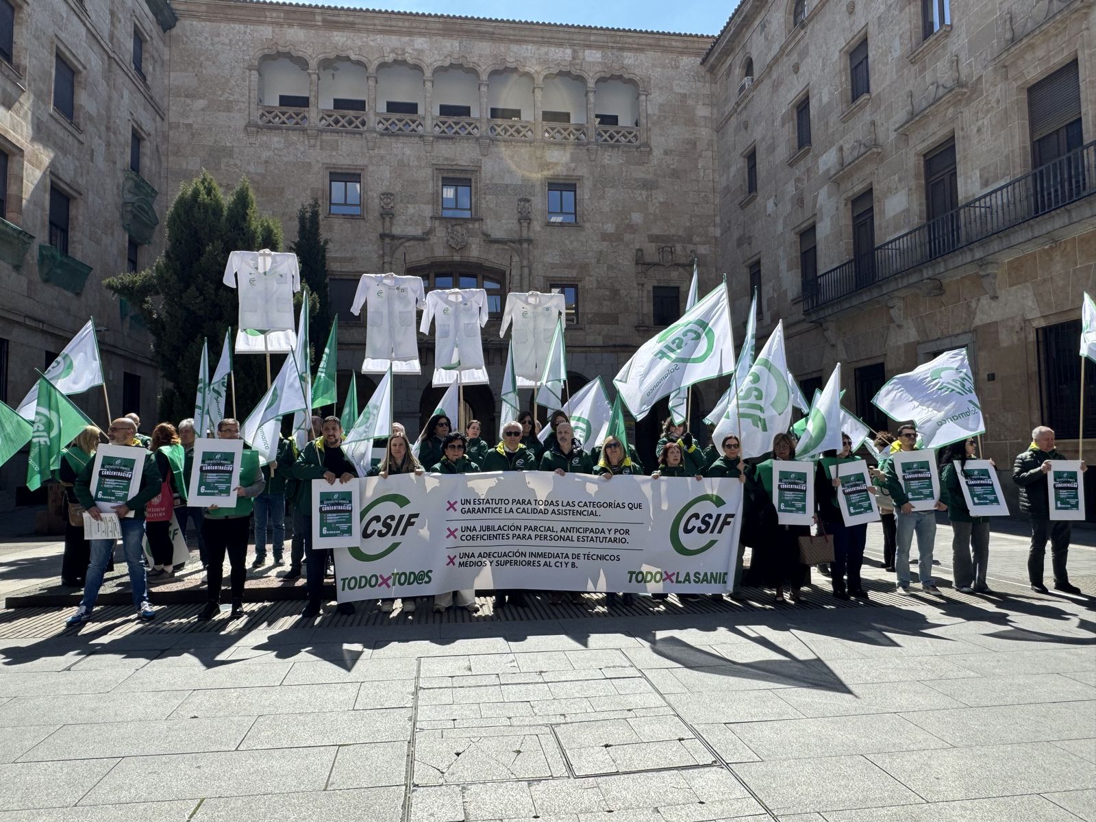 Movilización de CSIF en protesta por el estancamiento en las negociaciones del nuevo Estatuto Marco del personal sanitario y la falta de respuesta por parte del Ministerio de Sanidad. Foto de archivo Movilización de CSIF en protesta por el estancamiento en las negociaciones del nuevo Estatuto Marco del personal sanitario y la falta de respuesta por parte del Ministerio de Sanidad. Foto de archivo