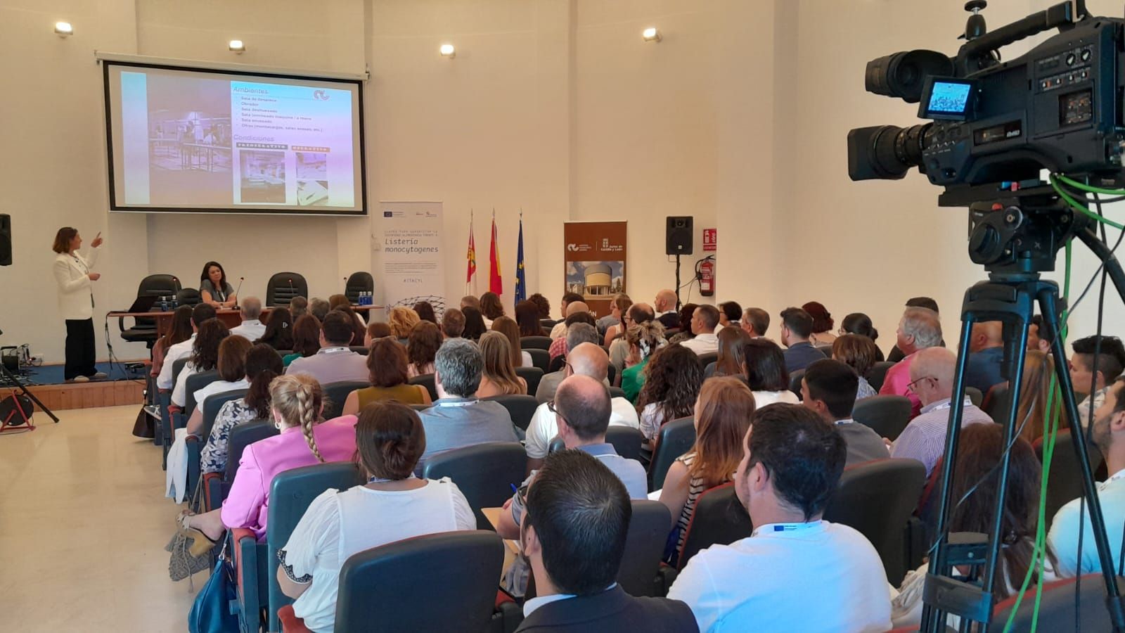 Jornada de transferencia y divulgación “Claves para garantizar la seguridad alimentaria frente a Listeria monocytogenes” en Guijuelo. Foto Comunicación JCyL