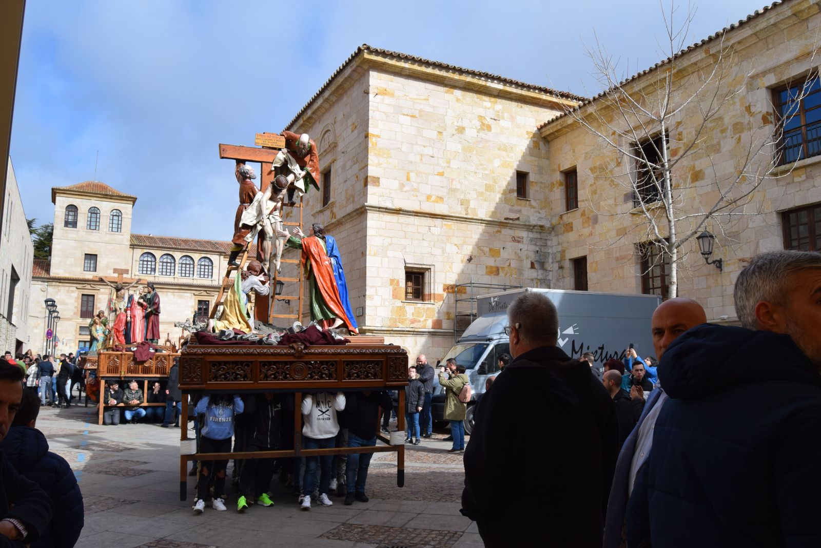 traslado-de-los-pasos-de-semana-santa-a-la-carpa-24