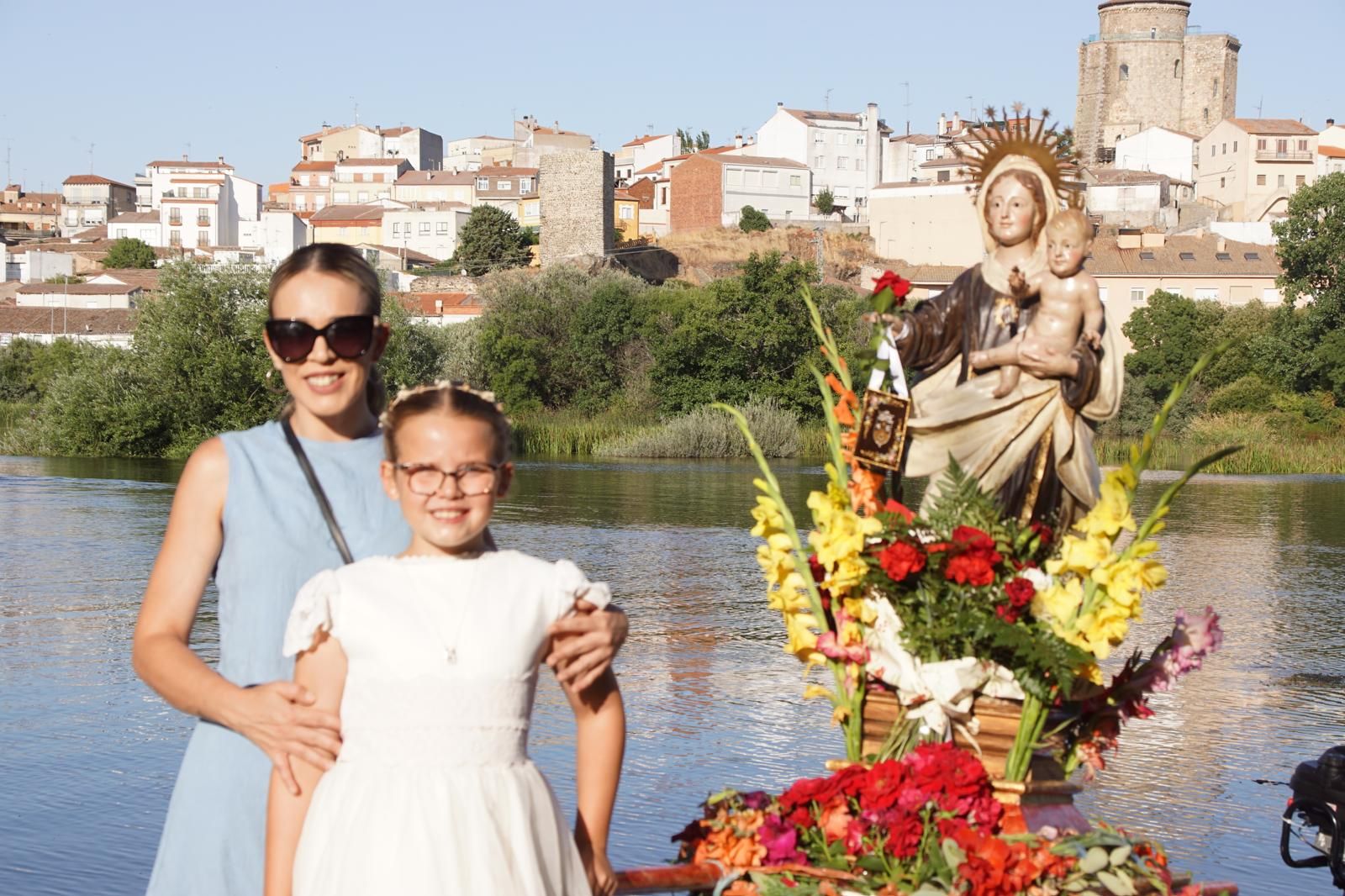 Procesión con la Virgen del Carmen por el río Tormes en Alba (9).jpeg