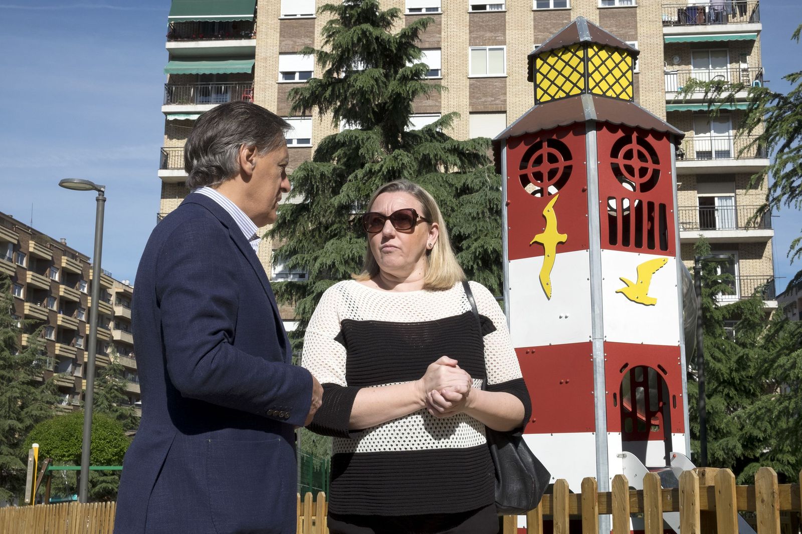 Isabel Blanco con Carlos García Carbayo en una visita a Salamanca | Jesús Formigo / ICAL