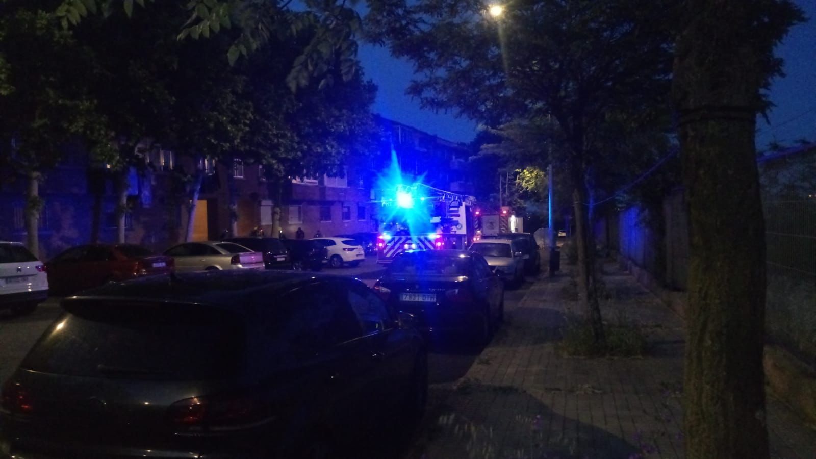 Bomberos en la calle Villanueva de la Serena