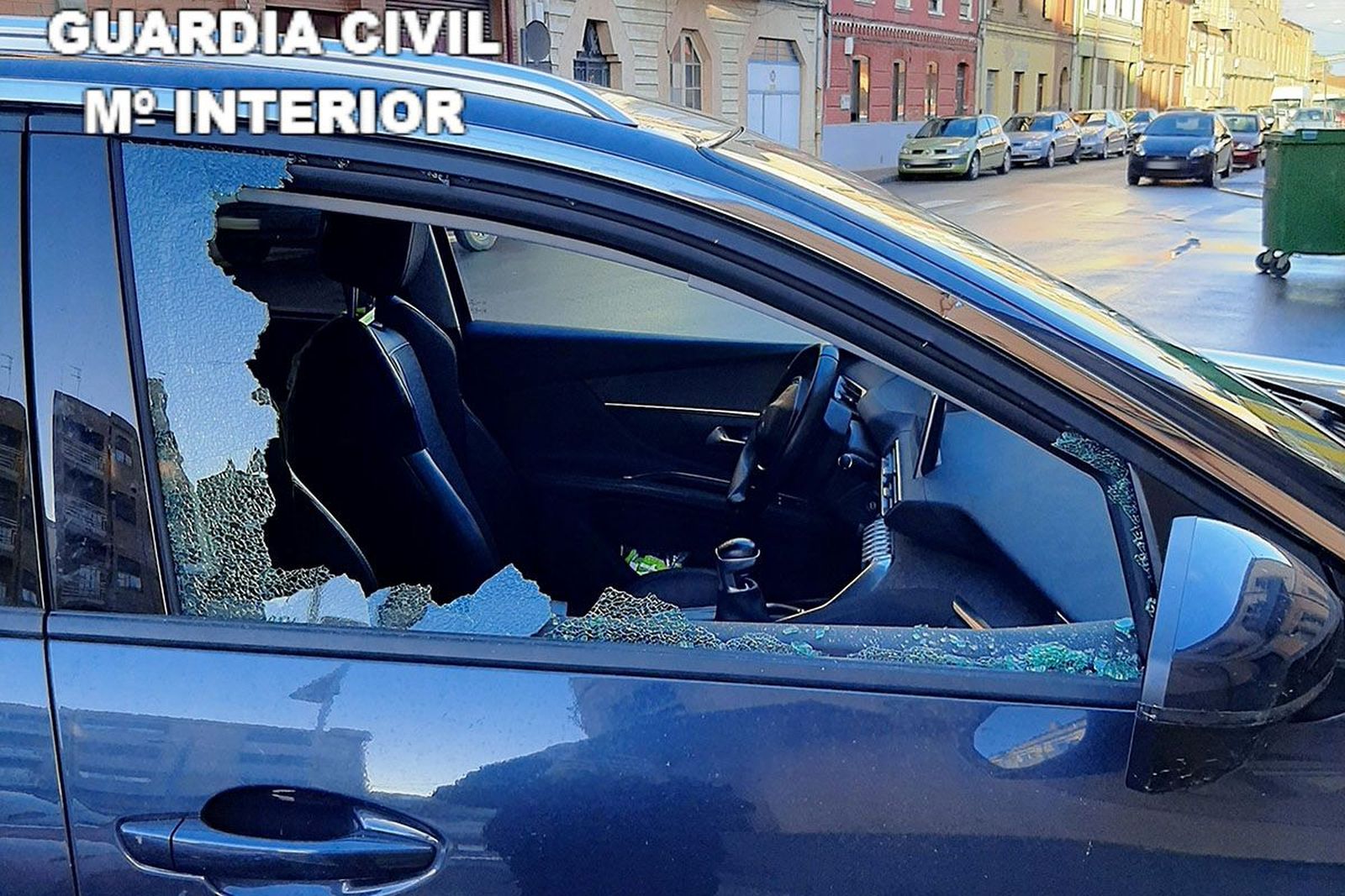 Ventanilla rota de un vehículo | FOTO: Guardia Civil