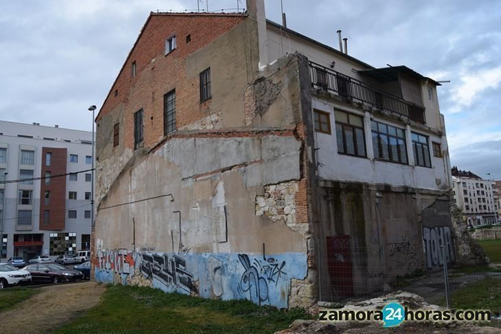 El Ayuntamiento expropiará las "dos islas" de la avenida de la Feria para iniciar la liberación de la muralla
