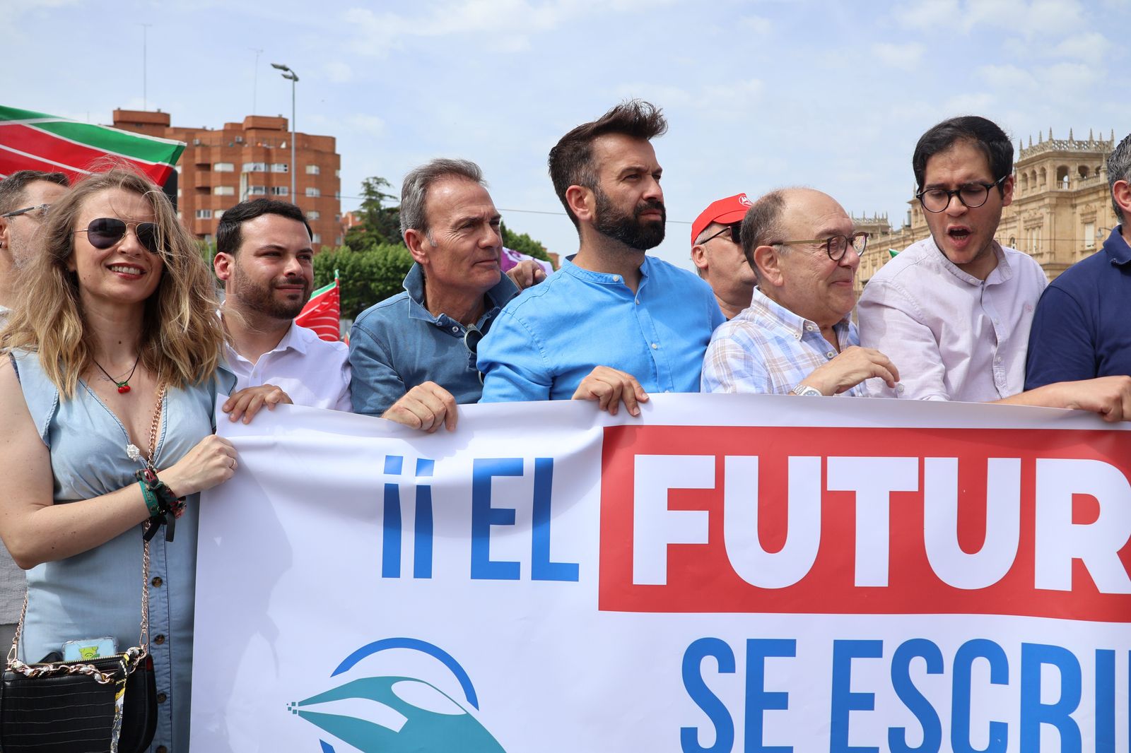 manifestacion-contra-la-perida-de-servicios-de-ave-68