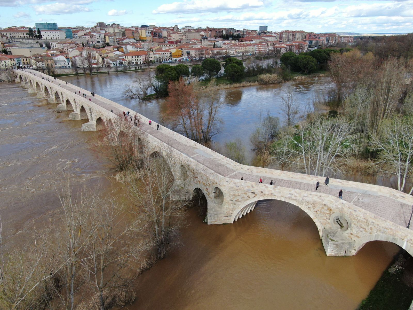 Imágenes aéreas Puente de Piedra