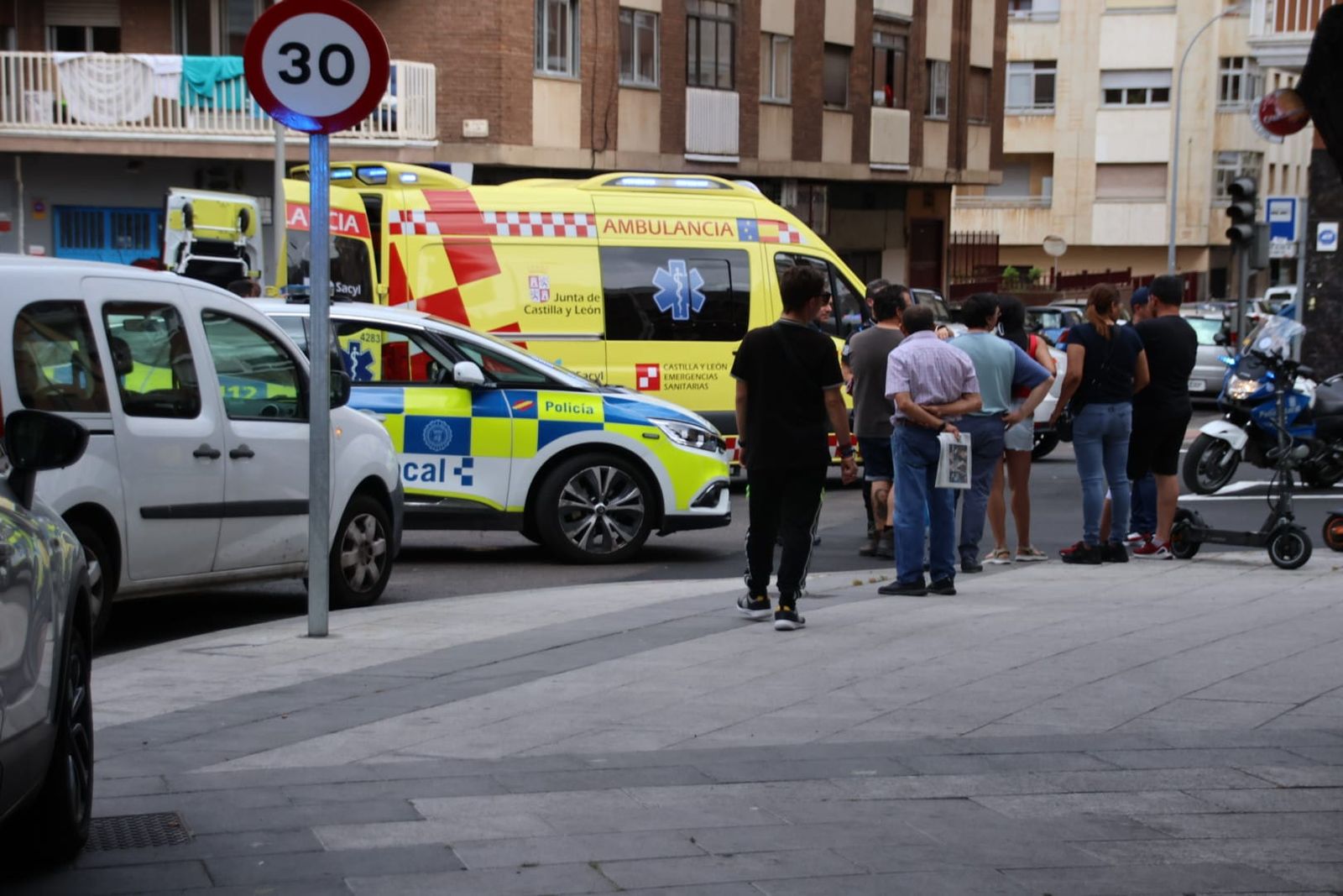 Colisión entre un patinete y un turismo entre Alfonso IX y El Greco (9)