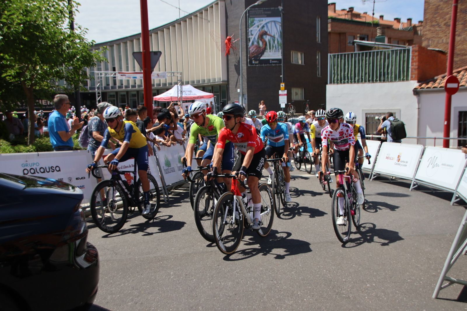 Salida II Vuelta Ciclista a Castilla y León Sub-23 y Élite