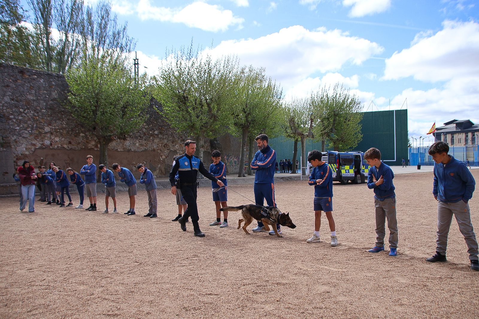 Reportaje perros Policía Local "semillas de conciencia"