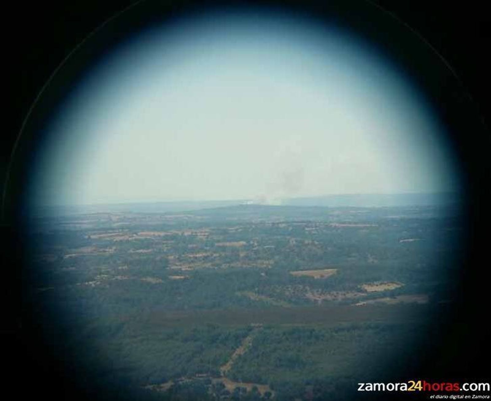 Uno de los dos incendios forestales registrados hoy en Peleagonzalo permanece activo