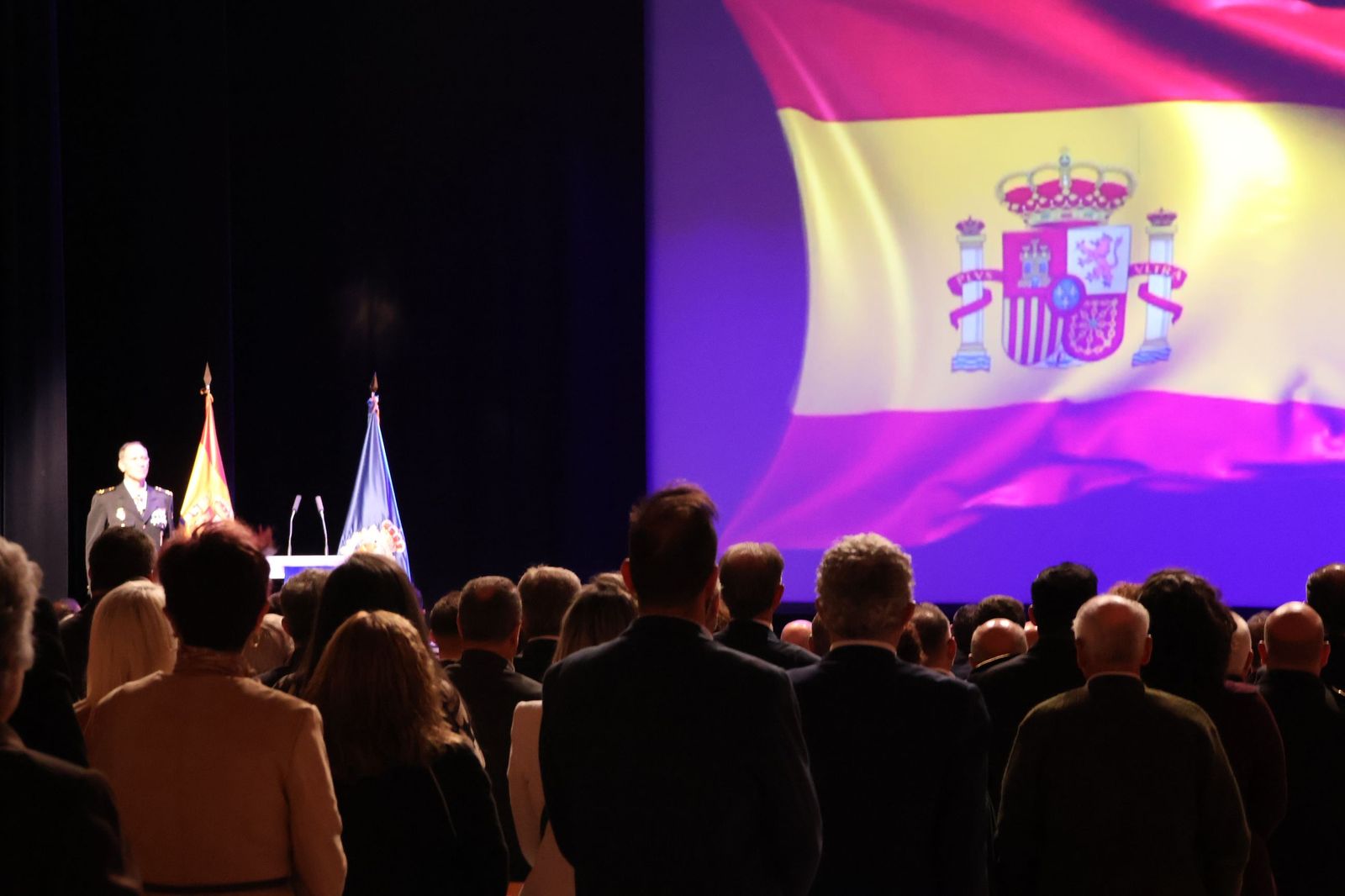 Ceremonia de imposición de condecoraciones a miembros de la Policía Nacional en honor a los Santos Ángeles Custodios