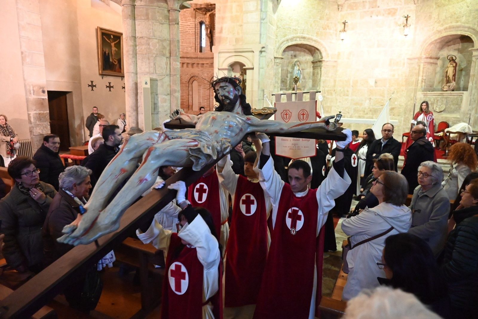 Besapiés del Santísimo Cristo de la Expiración en el Martes Santo en Ciudad Rodrigo