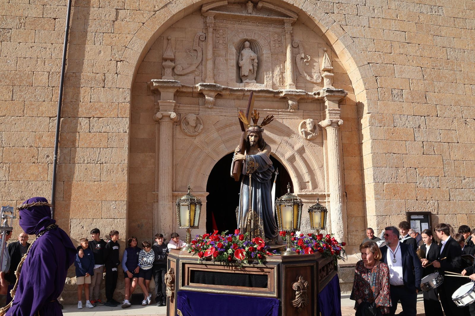 Revive las imágenes de la procesión del Santo Entierro en Fuentesaúco