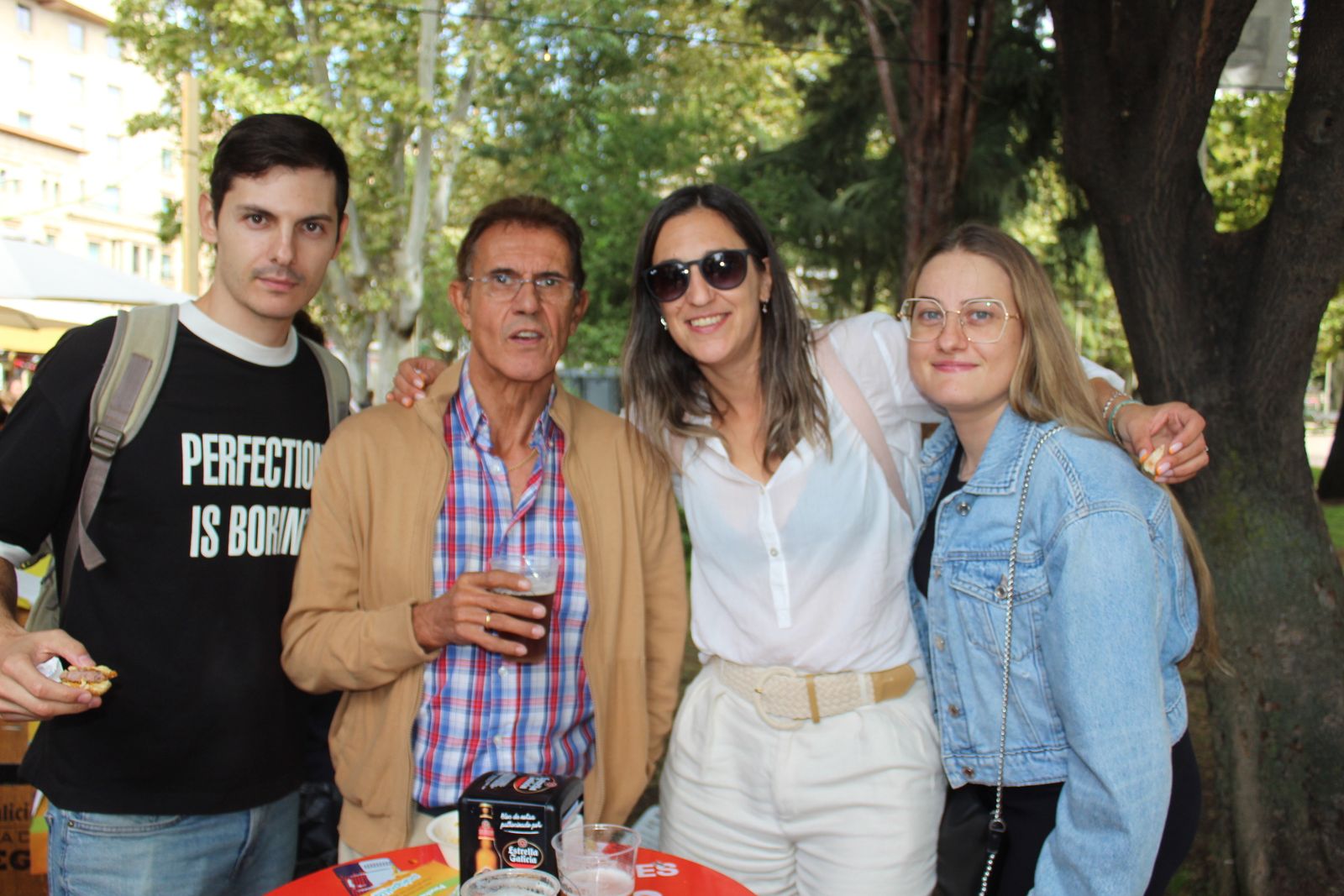 Ambiente en la Feria de Día en el mediodía de este viernes