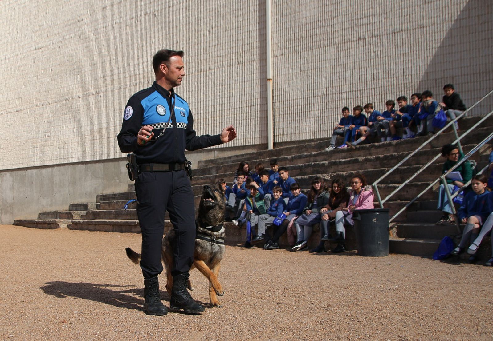 Reportaje perros Policía Local "semillas de conciencia"