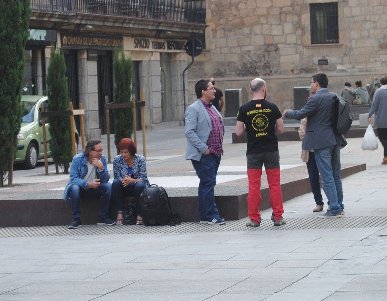 Escasa participación en una concentración en favor de la democracia y diálogo en Cataluña