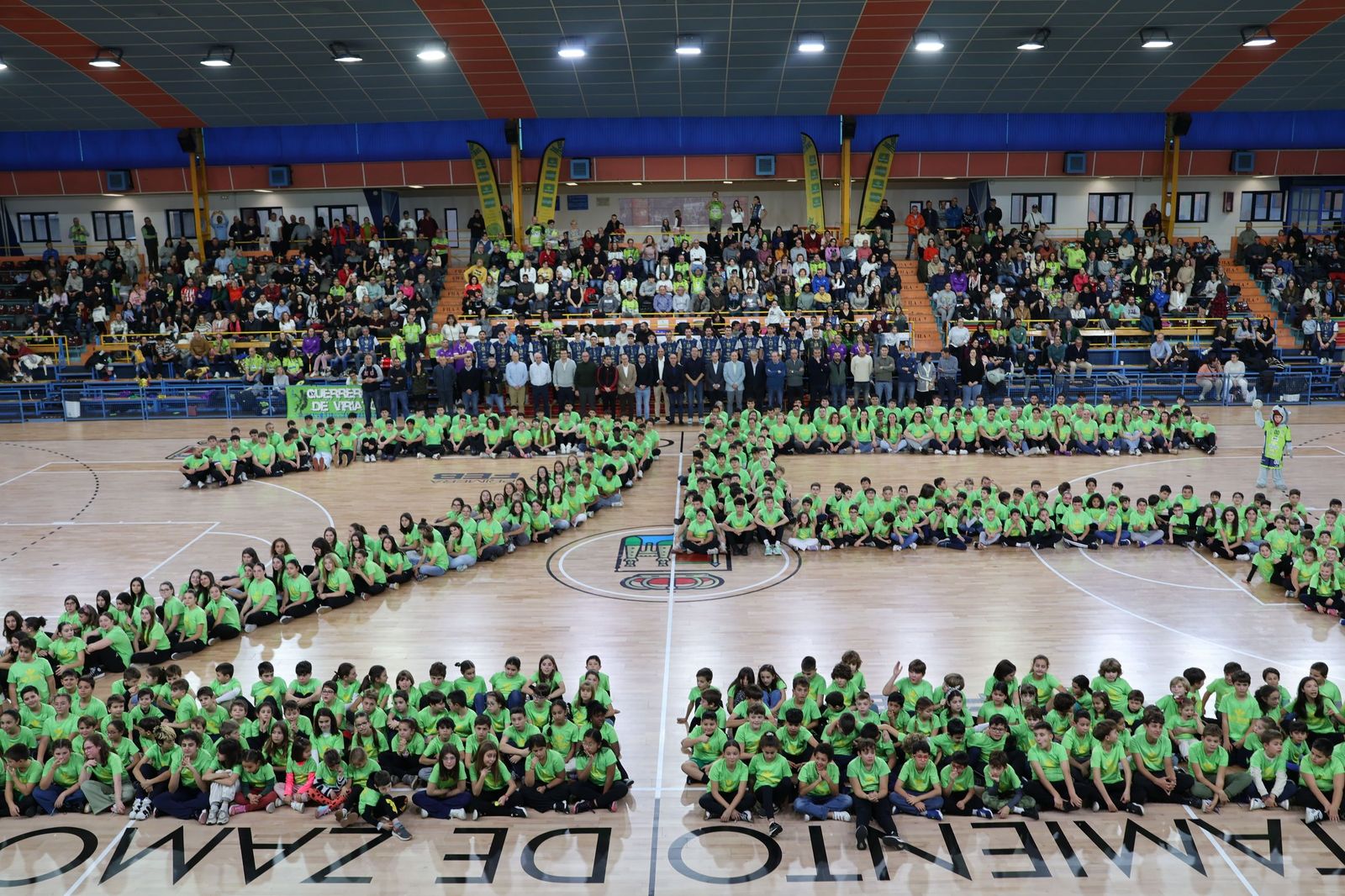GALERÍA | El Club Balonmano Zamora celebra su 25º aniversario con una imagen muy especial