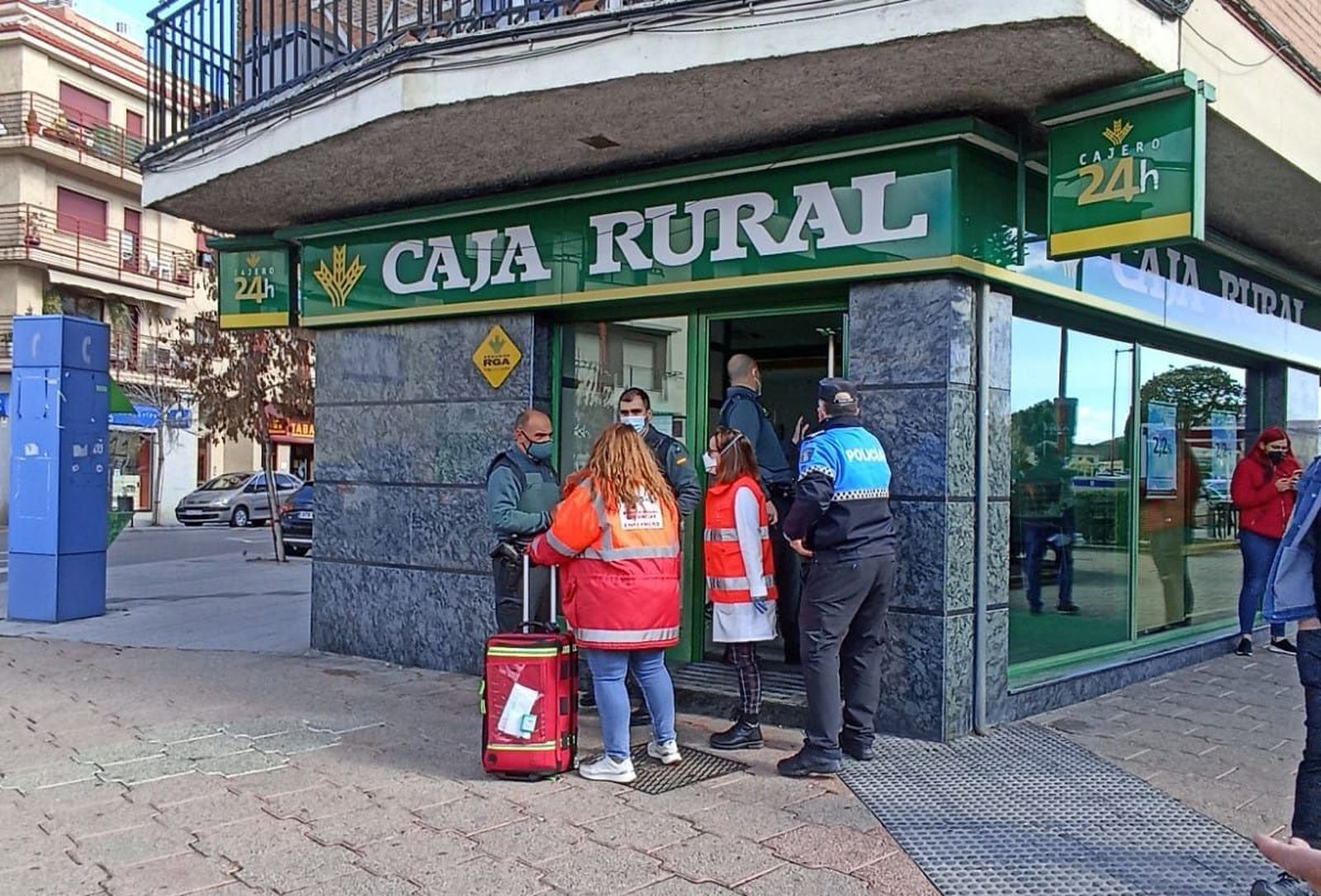 altercado-en-una-sucursal-bancaria-de-santa-marta-de-tormes-3