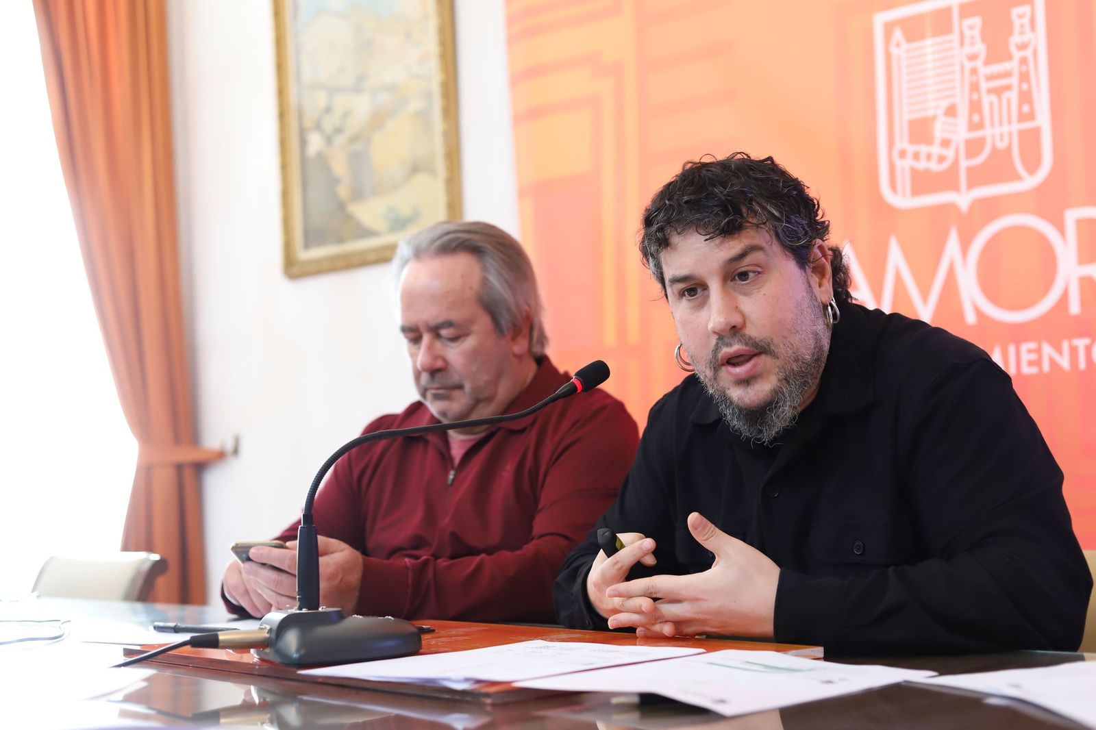 Francisco Guarido y Diego Bernardo en presentación de los presupuestos de 2026