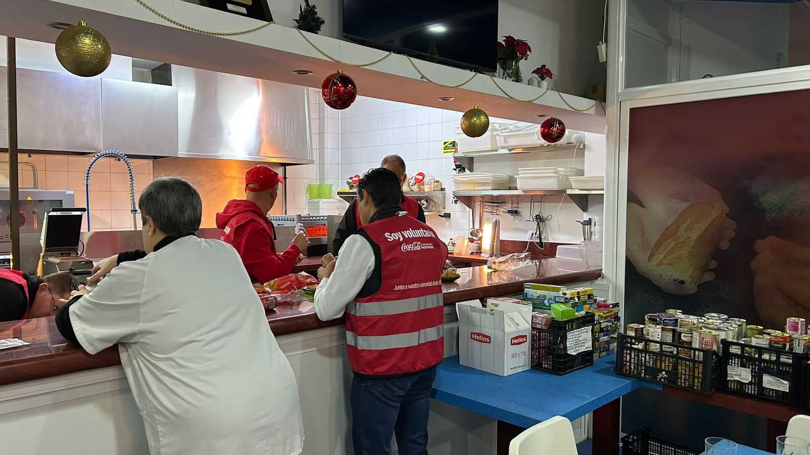 Coca-Cola se une al Comedor de los Pobres para repartir más de 250 comidas en Salamanca