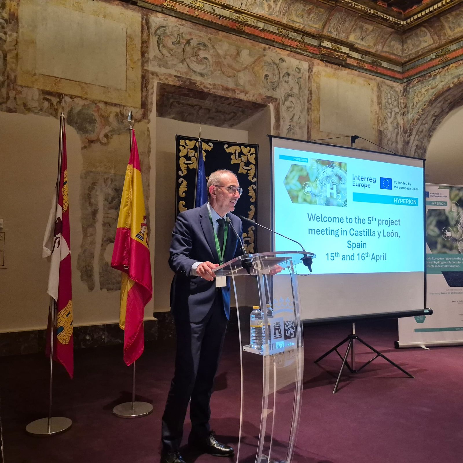 Director general de Industria de la Junta de Castilla y León, Mariano Muñoz inaugurando el encuentro interregional de socios del proyecto europeo HYPERION
