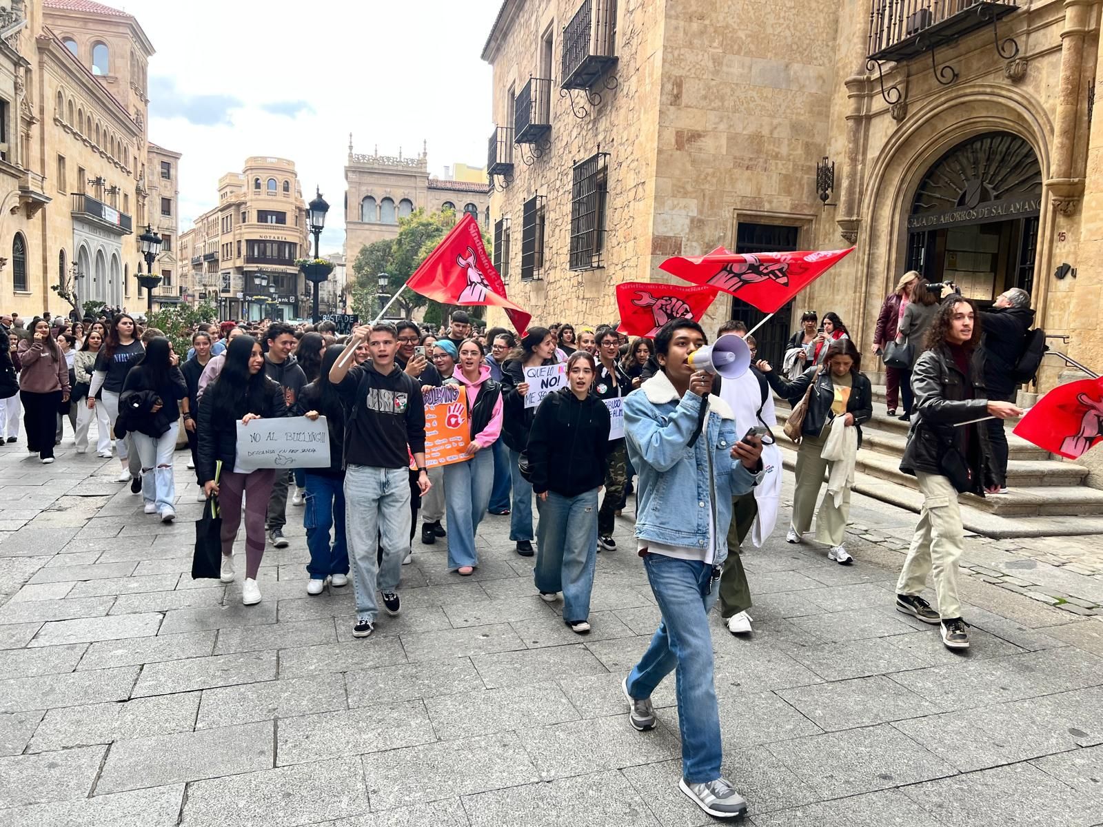 El Sindicato de Estudiantes de Salamanca reune a más de cien personas para poner "freno" al acoso escolar