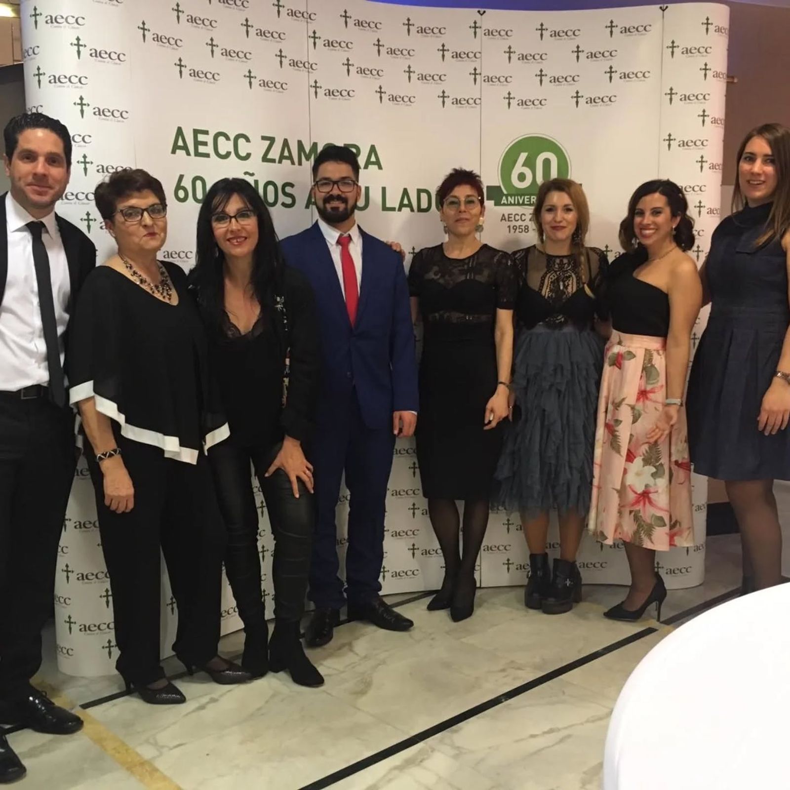 Fallece María Jesús Viejo, quinta por la izquierda, alma de la AECC en Zamora