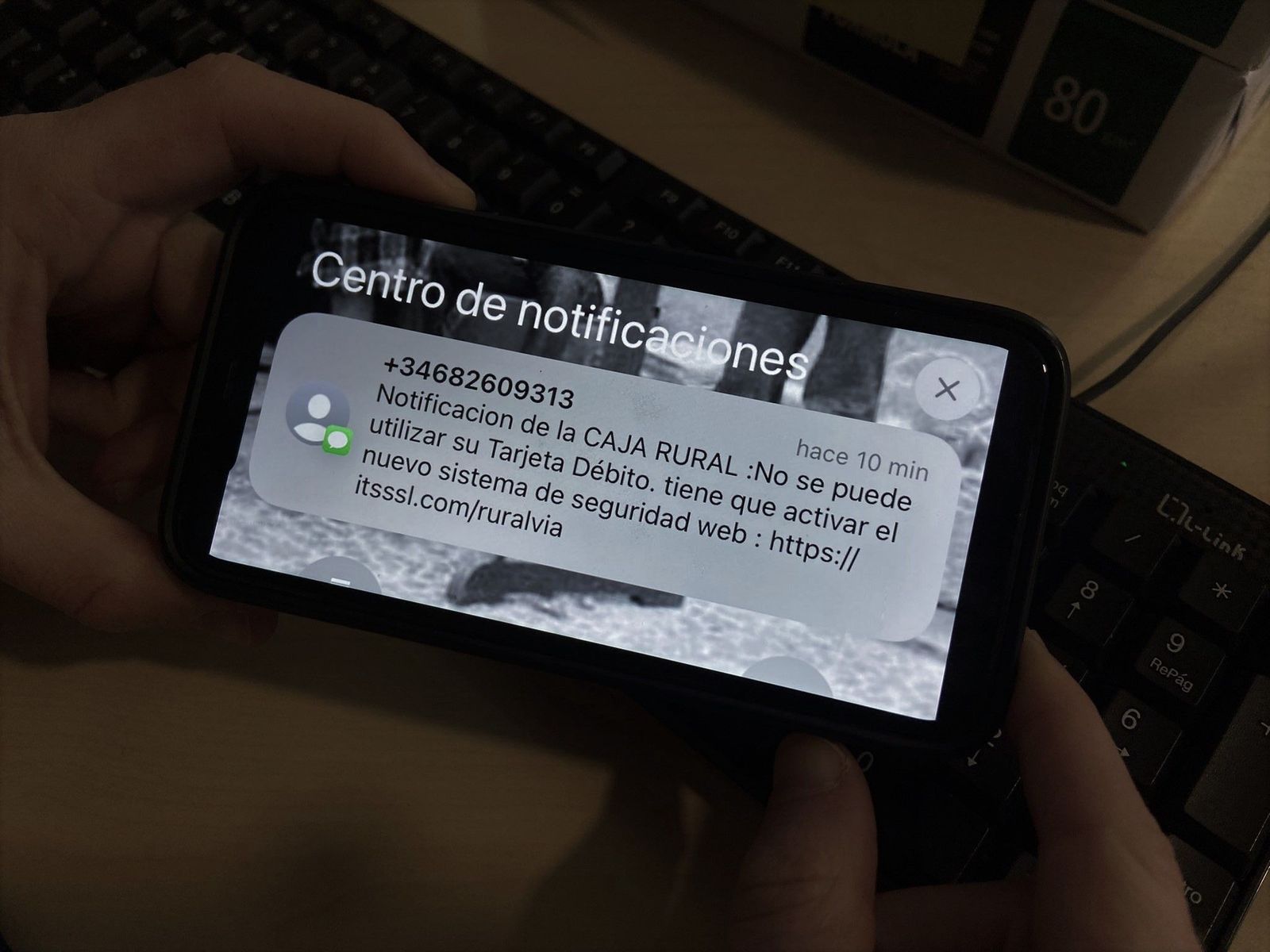 Imagen de los falsos mensajes que llegan a los clientes