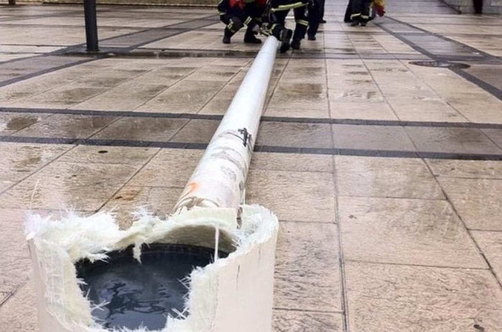 Imagen del mástil dañado el pasado 2016