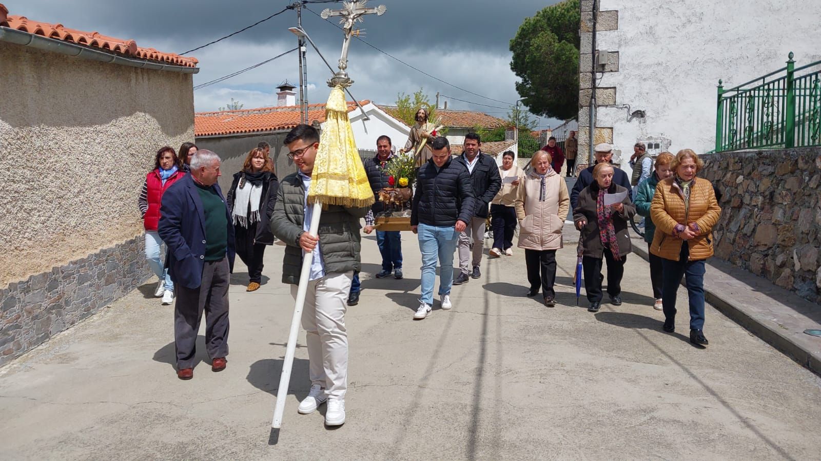 procesion-de-san-isidro-en-pedrosillo-de-los-aires-1